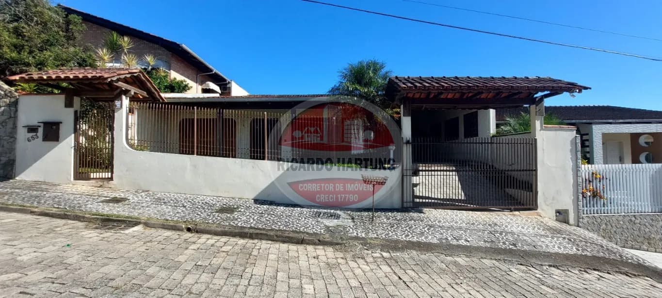 Foto de Casa à venda com 4 quartos, sendo 1 suíte, 4 vagas, 230m² no Velha, Blumenau
