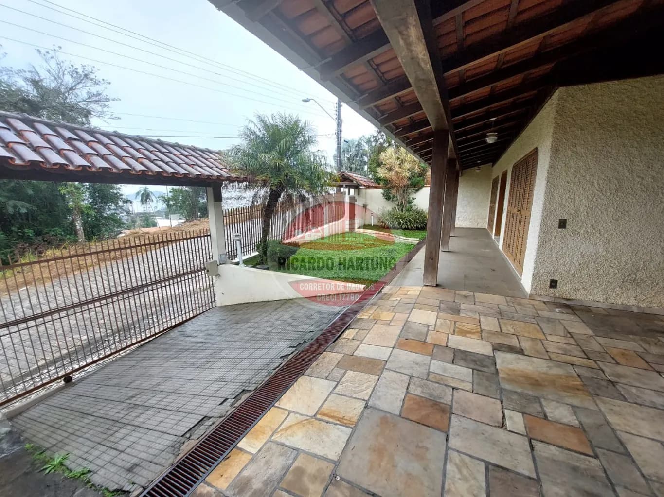 Casa à venda com 4 quartos, sendo 1 suíte, 4 vagas, 230m² no Velha, Blumenau