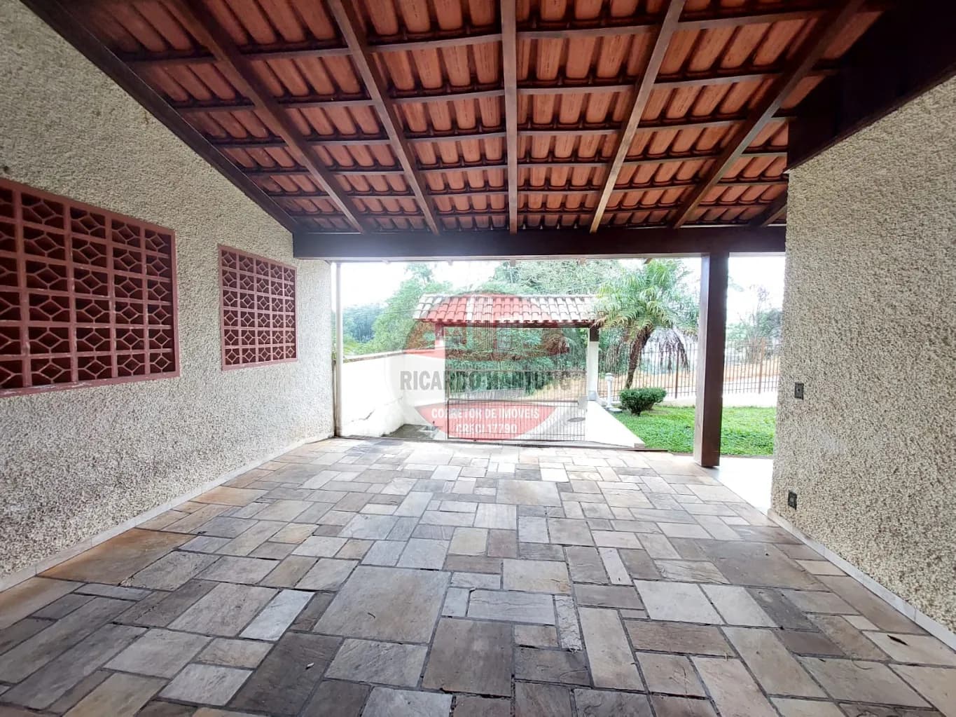 Casa à venda com 4 quartos, sendo 1 suíte, 4 vagas, 230m² no Velha, Blumenau