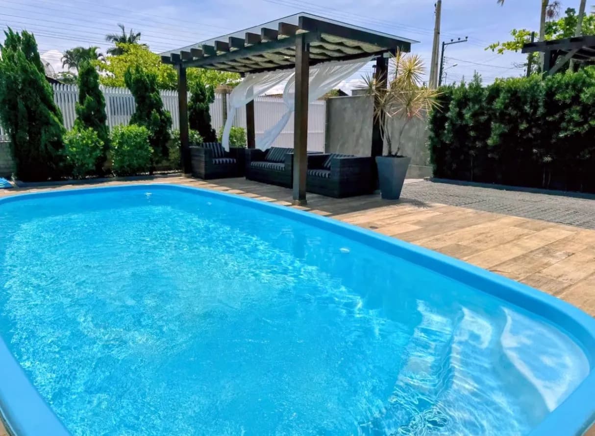 Casa à venda com 4 quartos, 2 vagas, 250m² na região do bairro Centro, próximo à Rodovia João Batista Sérgio Murad, Penha