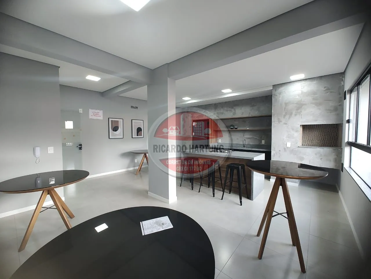 Apartamento à venda com 2 quartos, sendo 1 suíte, 1 vaga, 63m² na região do bairro Garcia, próximo à Rua Amazonas, Blumenau