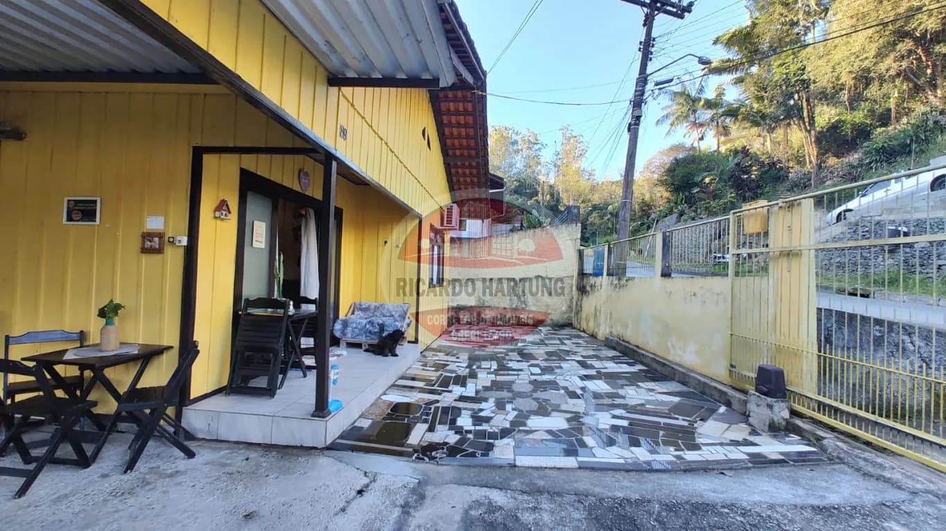 Casa à venda com 3 quartos, 4 vagas, 91m² no Glória, Blumenau