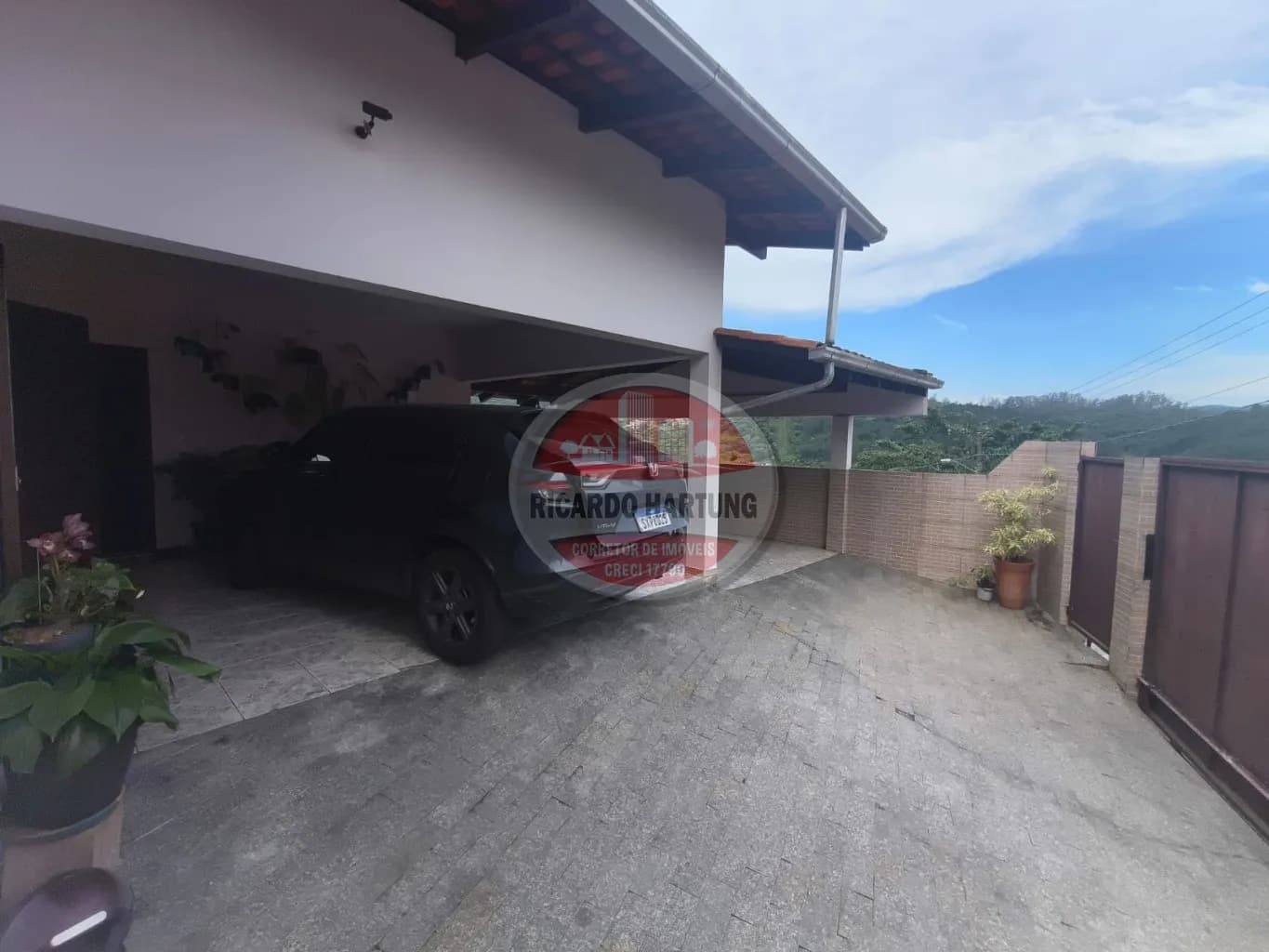 Casa à venda com 5 quartos, sendo 1 suíte, 2 vagas, 379m² no Valparaiso, Blumenau