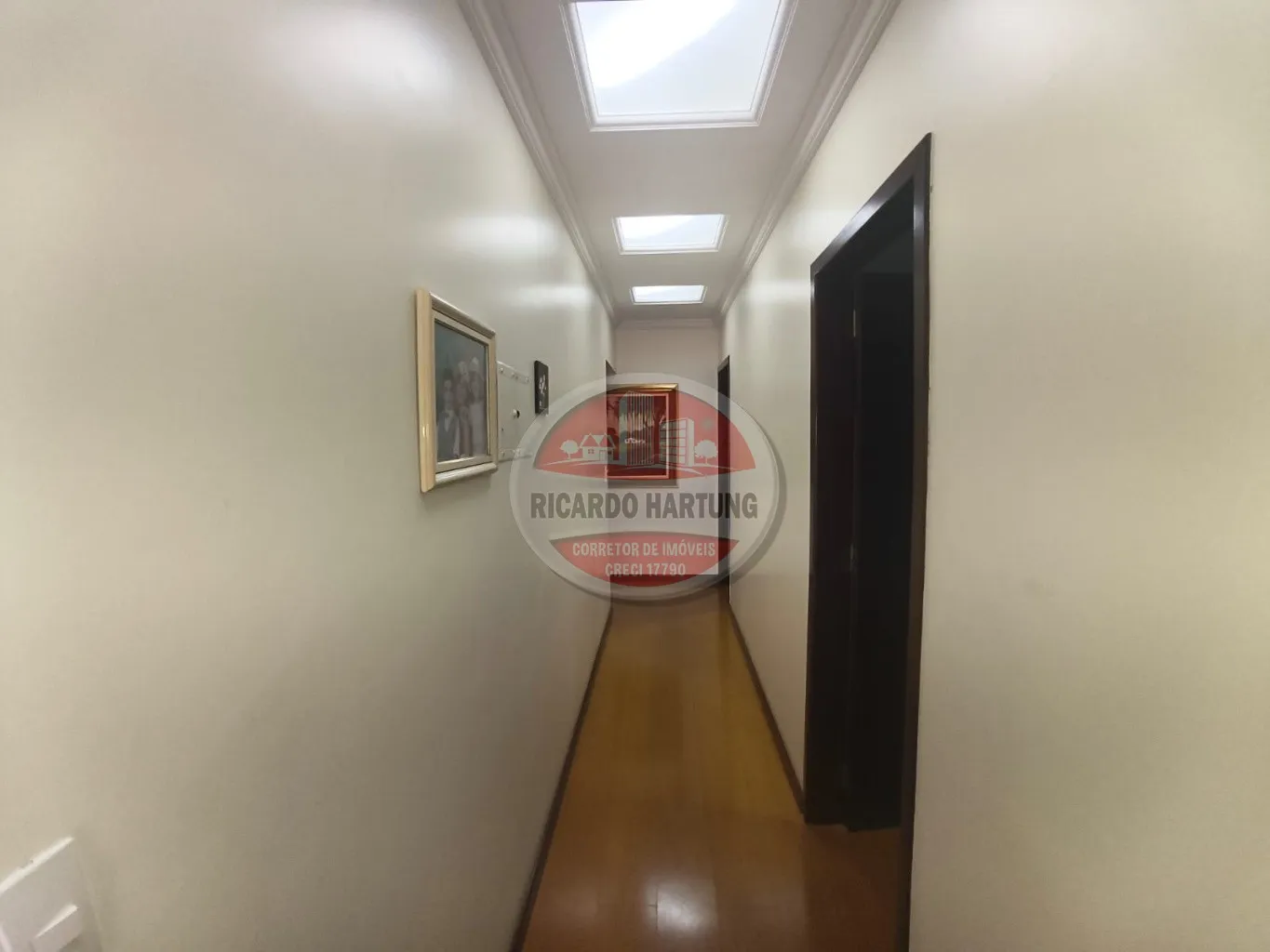 Casa à venda com 5 quartos, sendo 1 suíte, 2 vagas, 379m² no Valparaiso, Blumenau