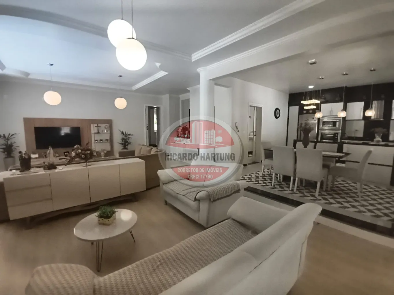 Foto de Casa à venda com 3 quartos, sendo 1 suíte, 2 vagas, 187m² no Garcia, Blumenau