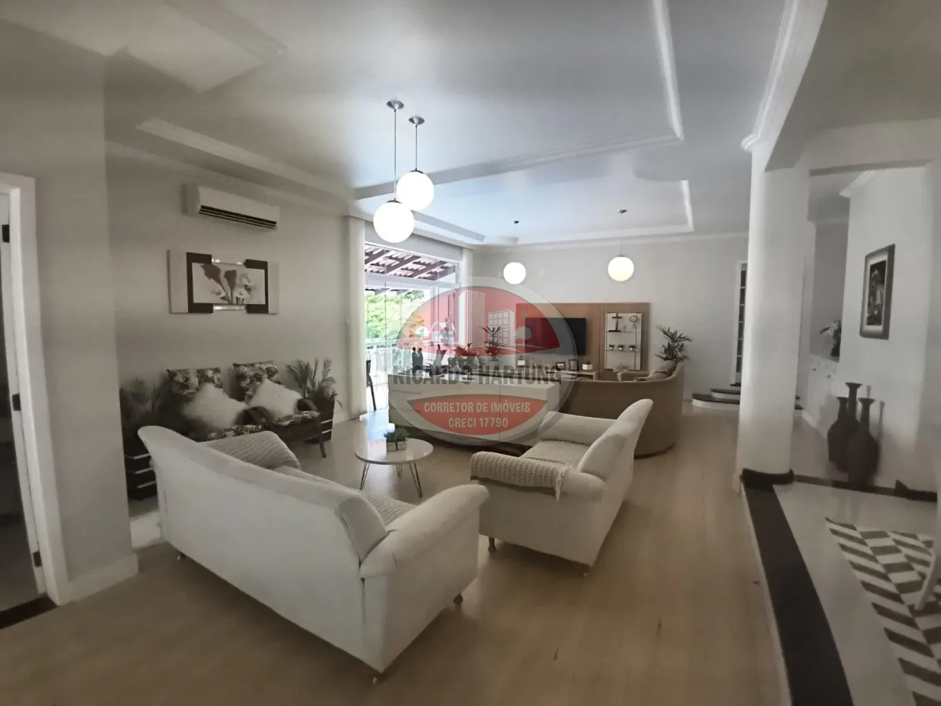 Casa à venda com 3 quartos, sendo 1 suíte, 2 vagas, 187m² no Garcia, Blumenau