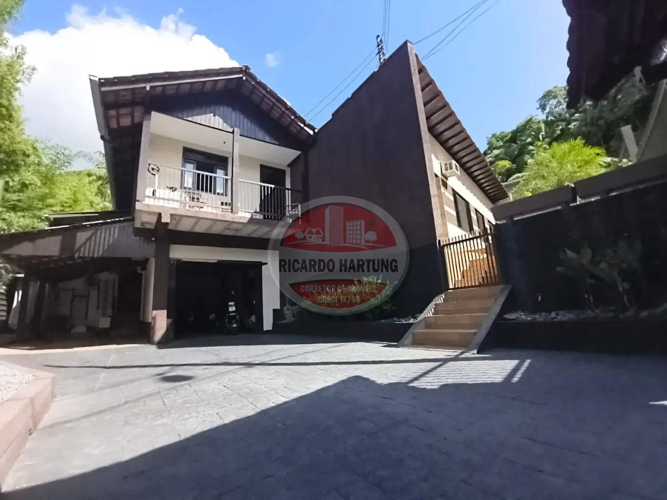 Casa à venda com 5 quartos, 3 vagas, 350m² no Valparaiso, Blumenau