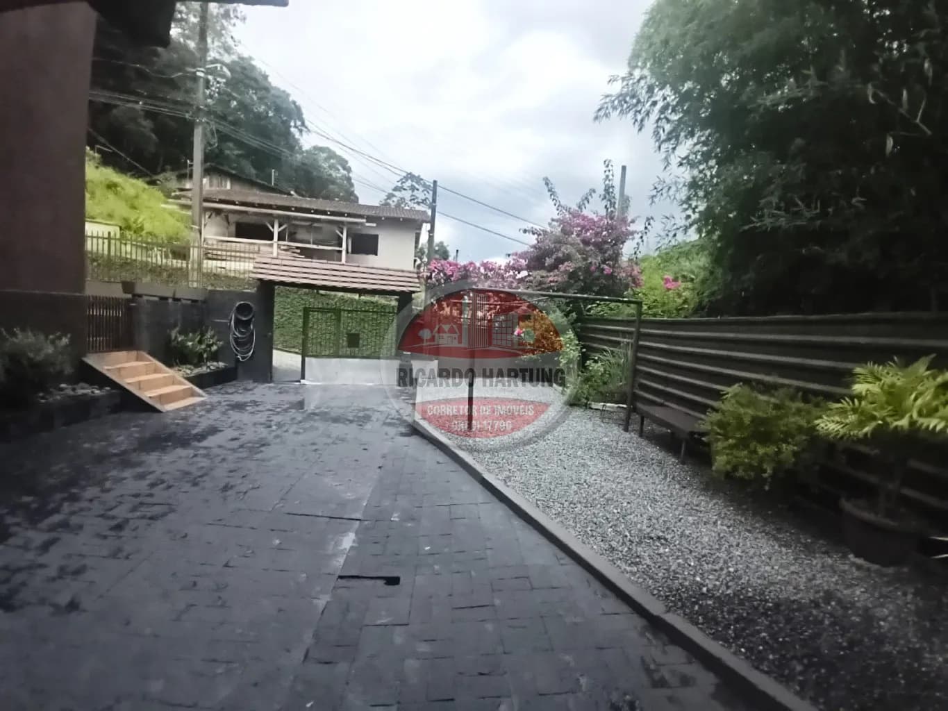 Casa à venda com 5 quartos, 3 vagas, 350m² no Valparaiso, Blumenau