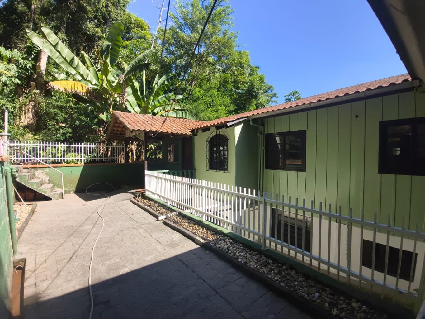 Casa à venda com 4 quartos, sendo 1 suíte, 2 vagas, 222m² no Garcia, Blumenau