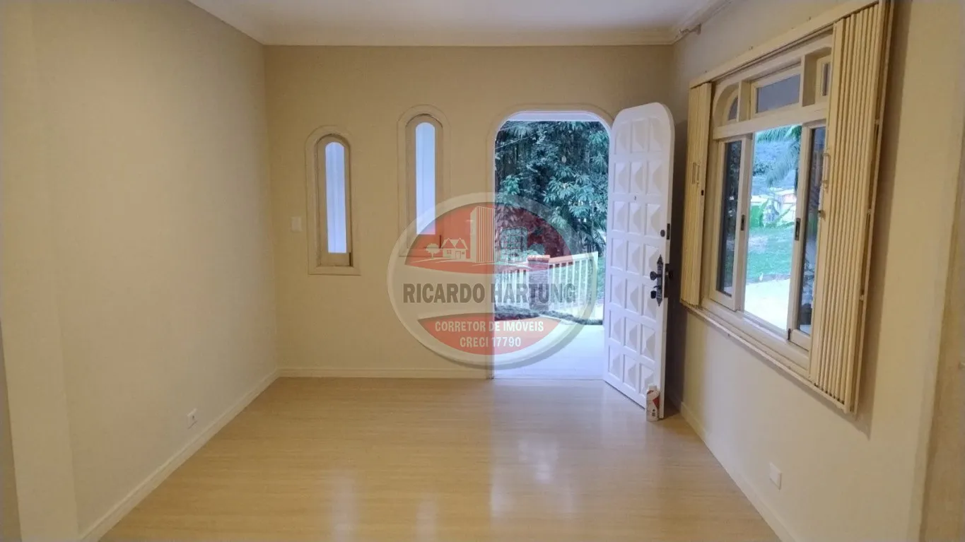 Casa à venda com 2 quartos, sendo 2 suítes, 2 vagas, 190m² no Garcia, Blumenau