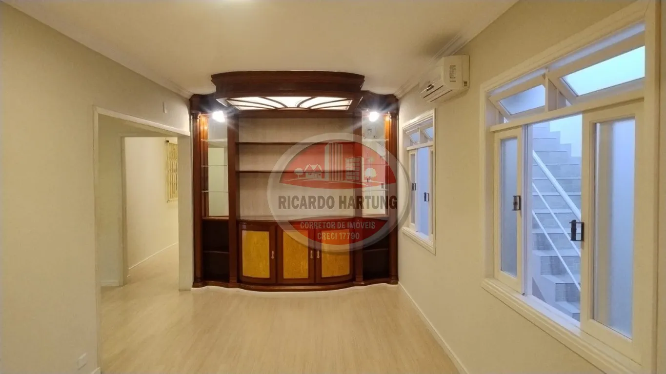 Casa à venda com 2 quartos, sendo 2 suítes, 2 vagas, 190m² no Garcia, Blumenau