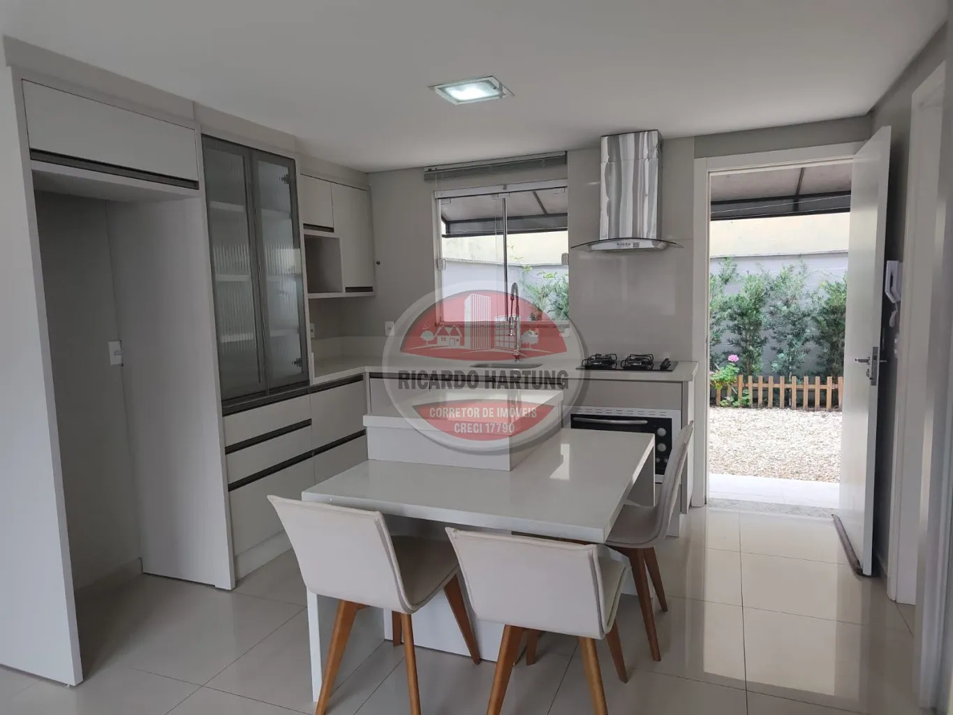 Casa à venda com 2 quartos, sendo 1 suíte, 1 vaga, 85m² no Garcia, Blumenau
