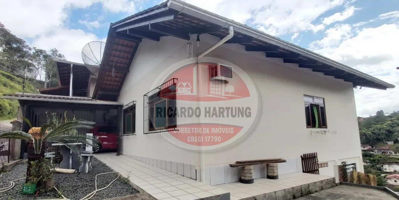 Foto de Casa à venda com 3 quartos, 2 vagas, 100m² no Glória, Blumenau