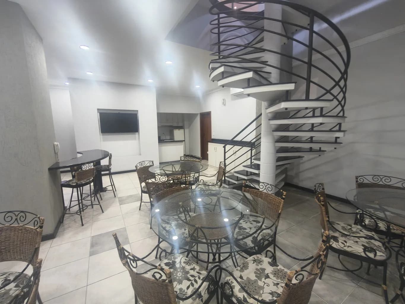 Apartamento à venda com 3 quartos, sendo 3 suítes, 2 vagas, 144m² no Victor Konder, Blumenau