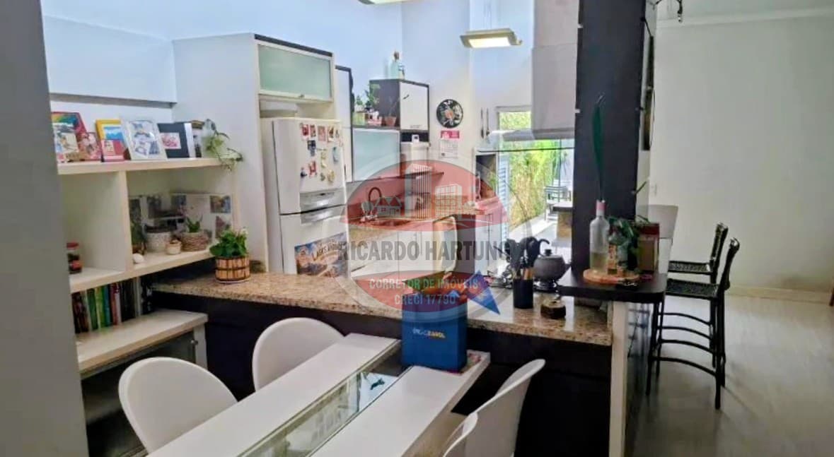 Casa à venda com 3 quartos, sendo 3 suítes, 2 vagas, 280m² no Garcia, Blumenau