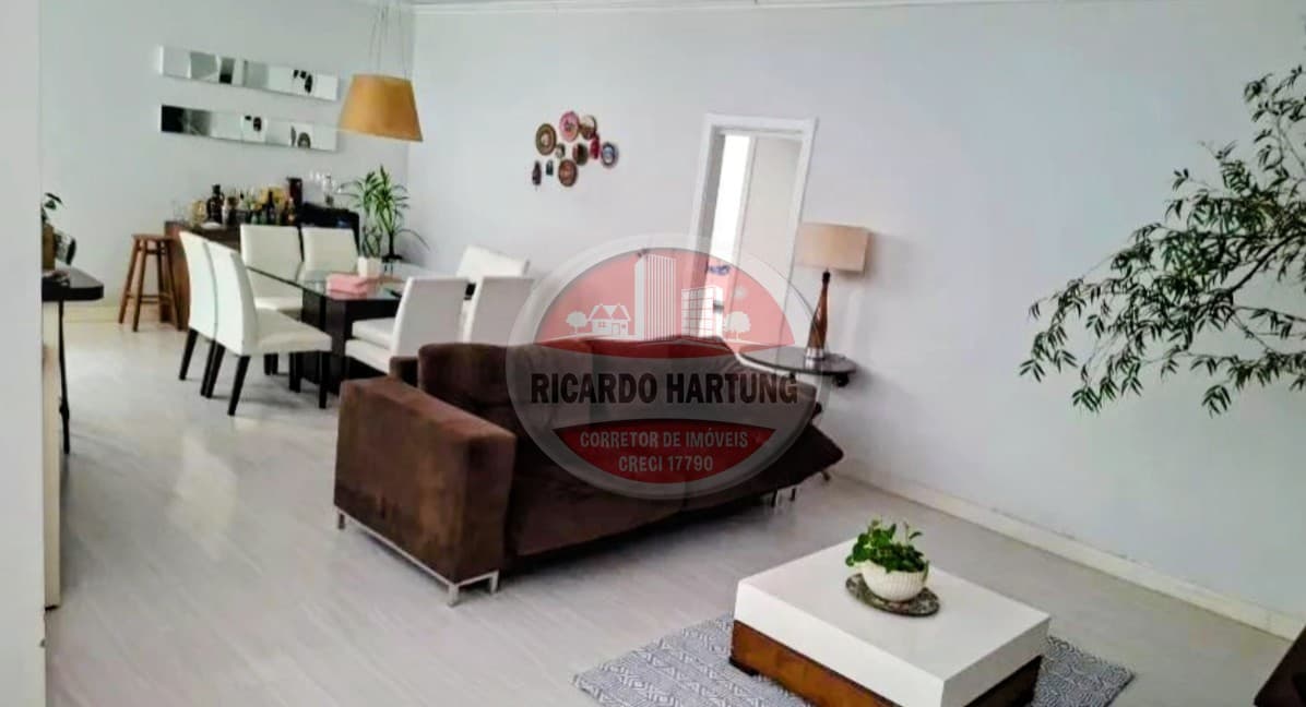 Casa à venda com 3 quartos, sendo 3 suítes, 2 vagas, 280m² no Garcia, Blumenau