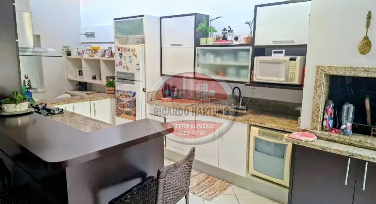 Casa à venda com 3 quartos, sendo 3 suítes, 2 vagas, 280m² no Garcia, Blumenau